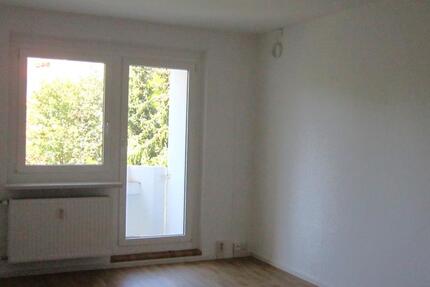 Große 4-Raum-Wohnung mit Balkon