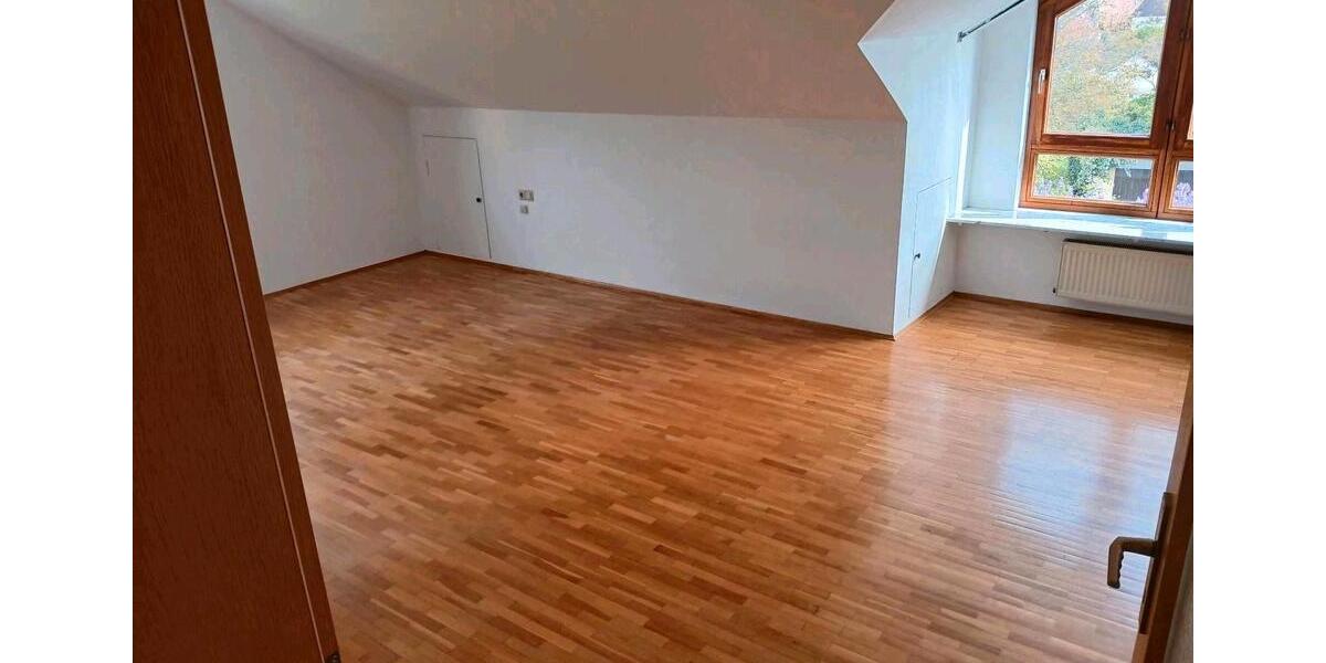 Dachgeschoßwohnung Rottenburg am Neckar - 3 Zimmer, 98 m&sup2;, 900&euro; | Angebot:26496481