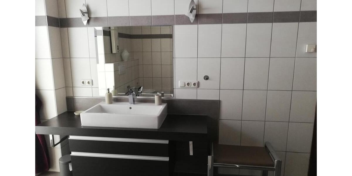 Etagenwohnung Reil - 7 Zimmer, 140 m&sup2;, 950&euro; | Angebot:26503843