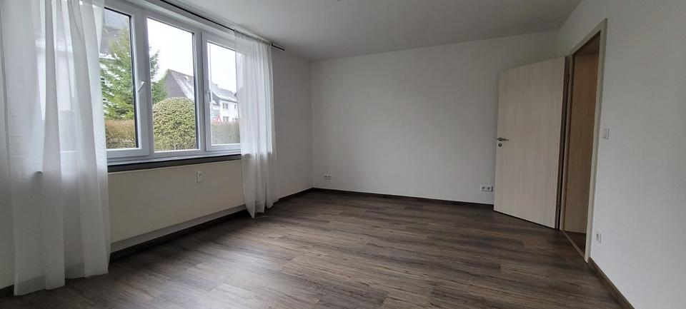Erdgeschoßwohnung Sinn - 4 Zimmer, 114 m&sup2;, 1.100&euro; | Angebot:25082717