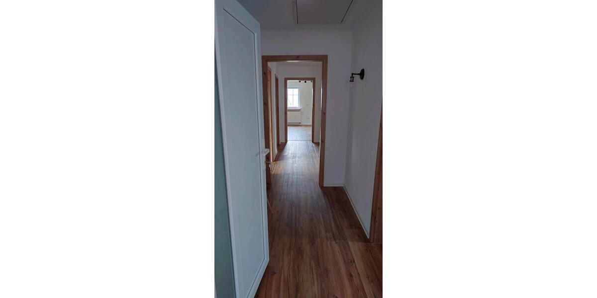 Etagenwohnung Freisen - 3 Zimmer, 95 m&sup2;, 695&euro; | Angebot:26641400
