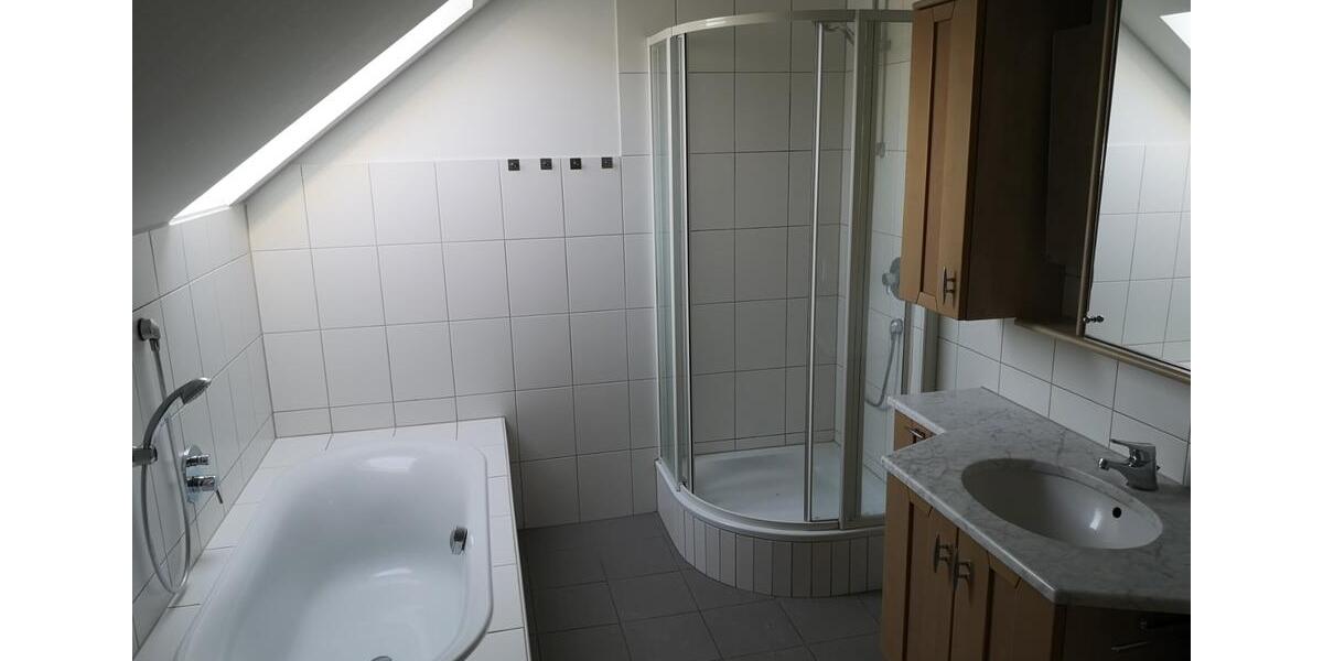 Wunderschöne, helle, geräumige 4 Zimmer Wohnung 4 zimmer