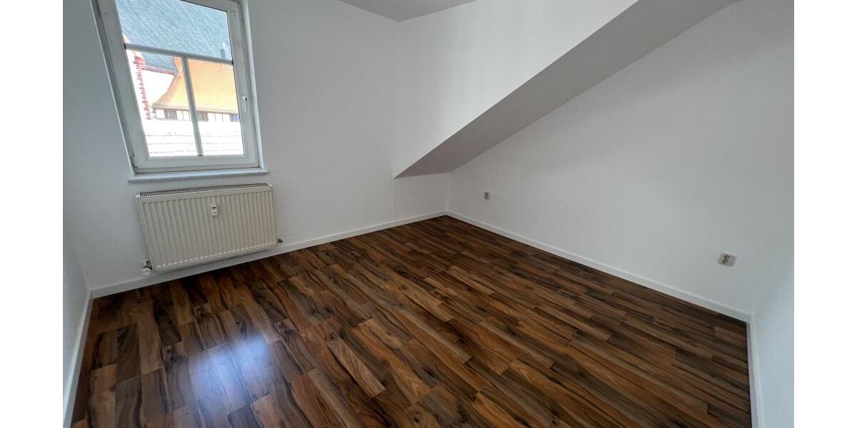 Renovierte 4 Zimmer Wohnung mit neuer Einbauküche im Herzen von Weida! - Dachgeschoßwohnung Weida Liebsdorf | Angebot:26146306