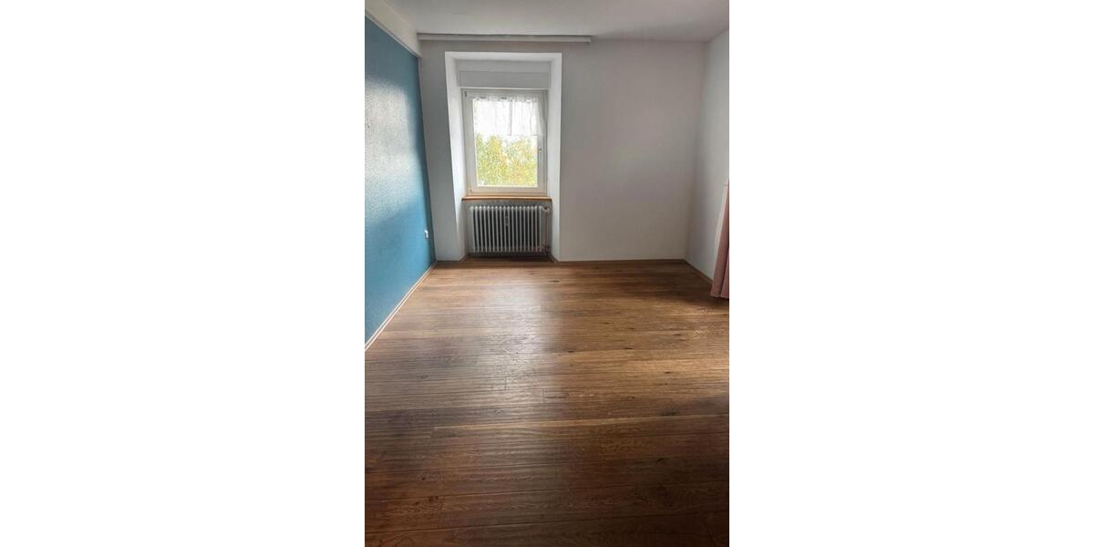 Etagenwohnung Waldshut-Tiengen Tiengen - 5 Zimmer, 150 m&sup2;, 1.200&euro; | Angebot:26491815