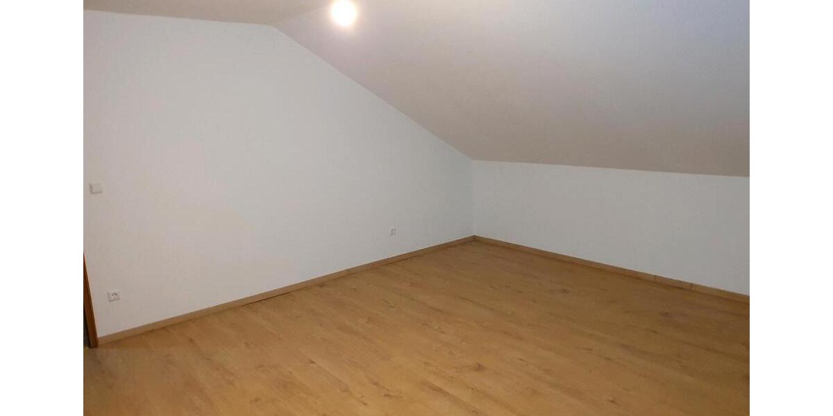 3-Zimmer-Dachgeschosswohnung in ruhiger Lage zu vermieten 3 zimmer