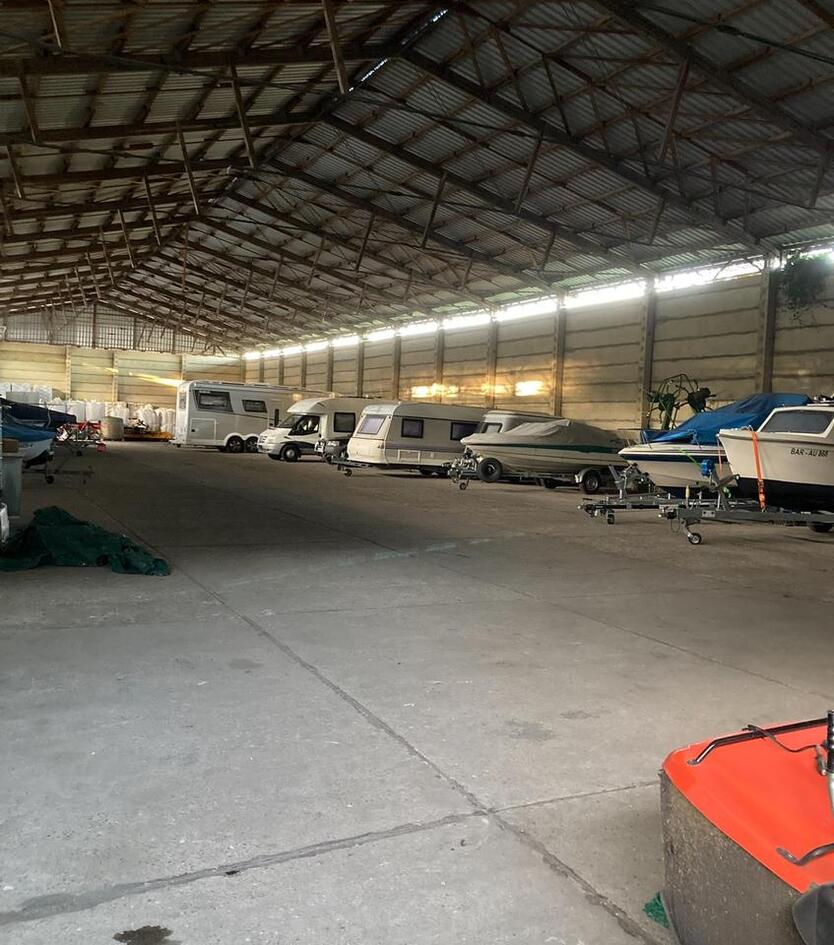 Stellplatz für Wohnwagen,Wohnmobile, Trailer und Boote