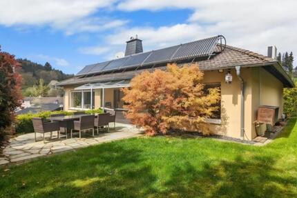 Haus Schmitten im Taunus - 11 Zimmer, 244 m&sup2;, 2.500&euro; | Angebot:27648862