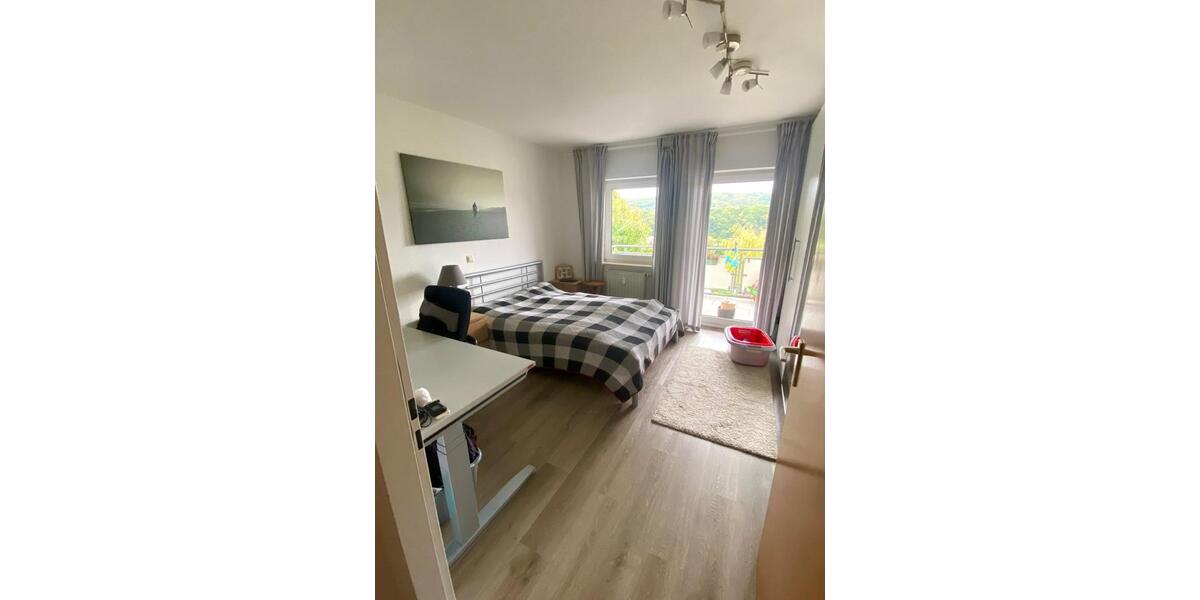 Sonnige 3-Zimmer-Wohnung mit Balkon in Südlage und Enzblick 3 zimmer