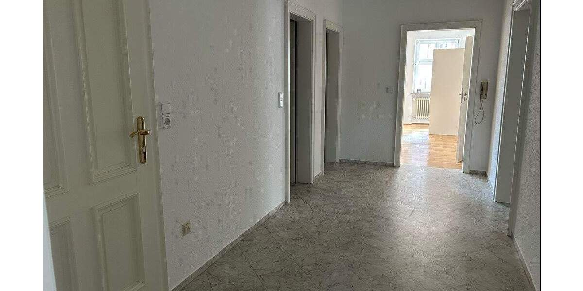 Etagenwohnung Dinkelsbühl - 3 Zimmer, 100 m&sup2;, 750&euro; | Angebot:25729750
