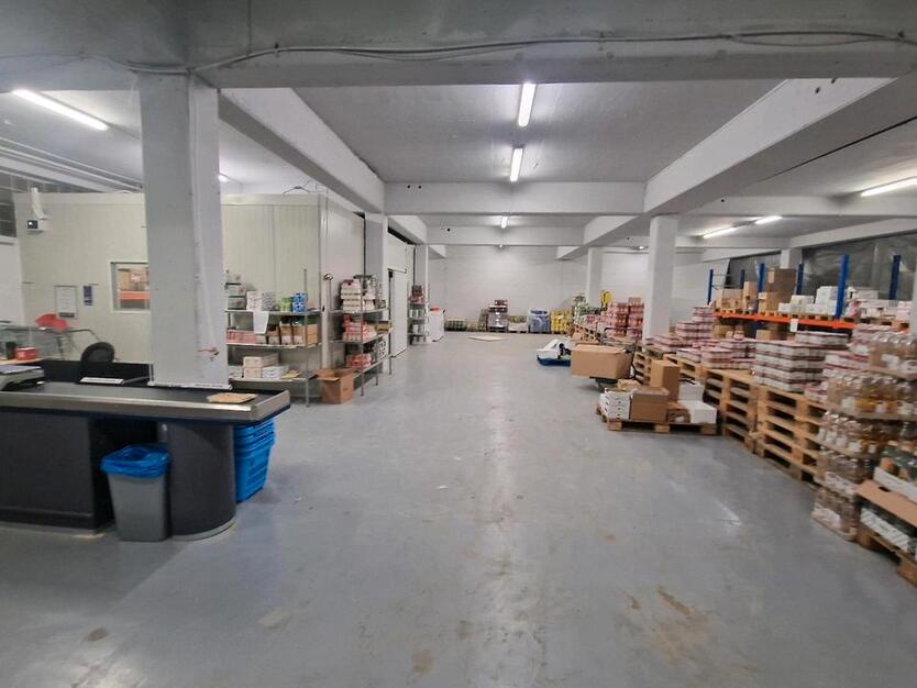 260qm Halle in Stuttgart Weilimdorf 1550 Euro Netto