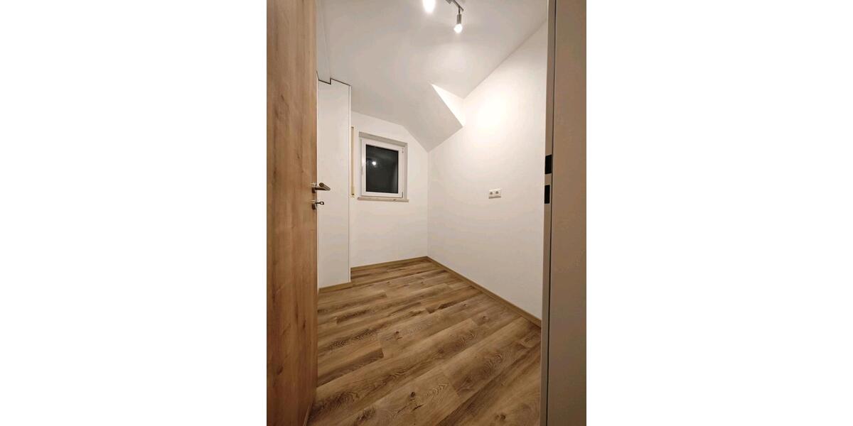 Etagenwohnung Sinzing - 3.5 Zimmer, 104 m&sup2;, 1.200&euro; | Angebot:24465484