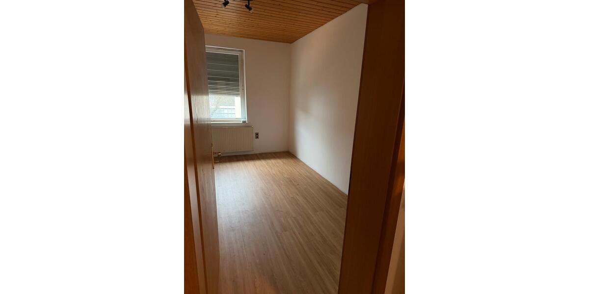 Erdgeschoßwohnung Tuttlingen - 3 Zimmer, 160 m&sup2;, 1.500&euro; | Angebot:25334977