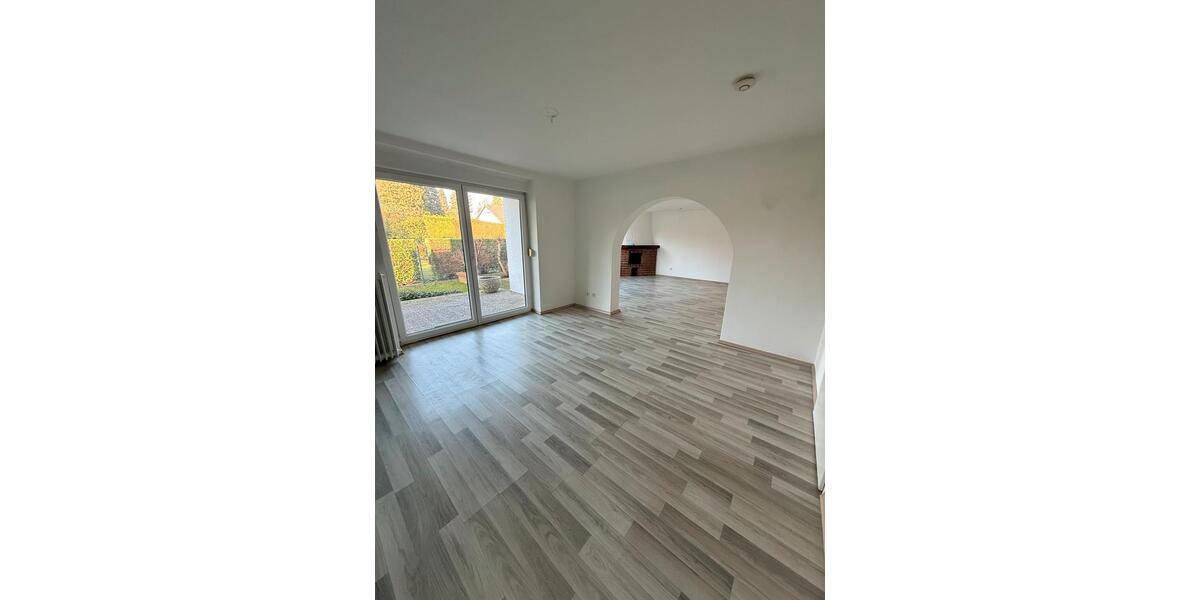 Erdgeschoßwohnung Wesel - 1 Zimmer, 107 m&sup2;, 1.500&euro; | Angebot:24831848