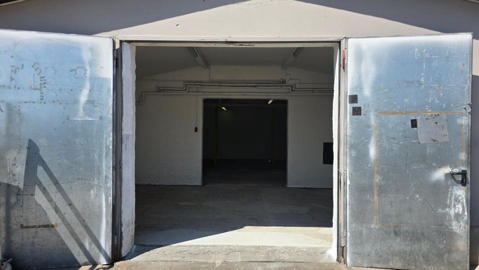 Waren-u.Materiallager Halle für Oldtimer Werkstatt -kein KFZ
