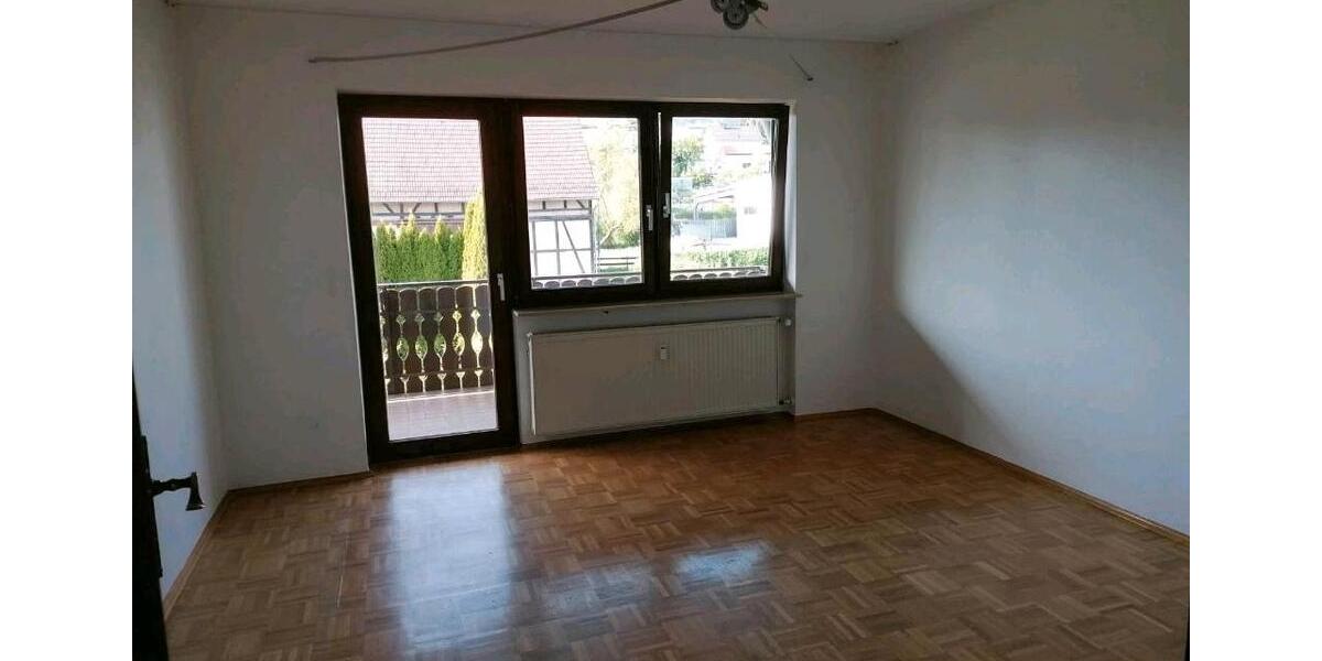 Etagenwohnung Buchen (Odenwald) - 4 Zimmer, 130 m&sup2;, 1.400&euro; | Angebot:26039053
