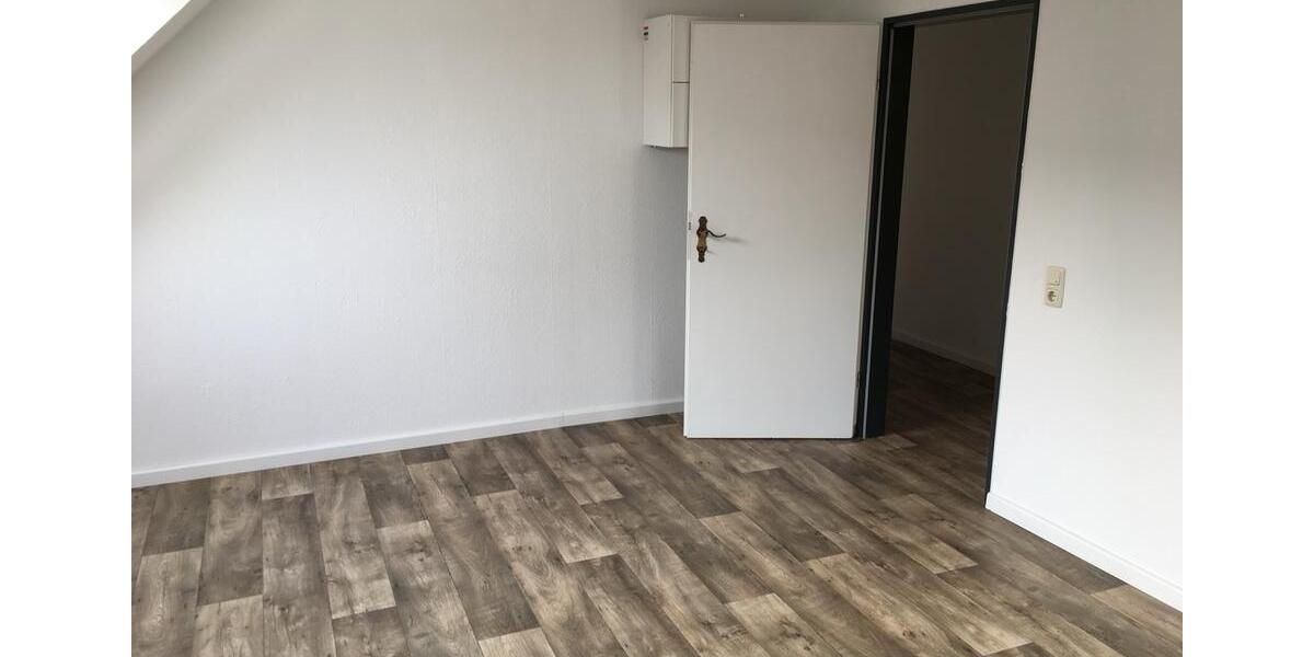 Schöne helle Dachgeschoss Wohnung mit neuem Bad in Bodenwerder 3 zimmer