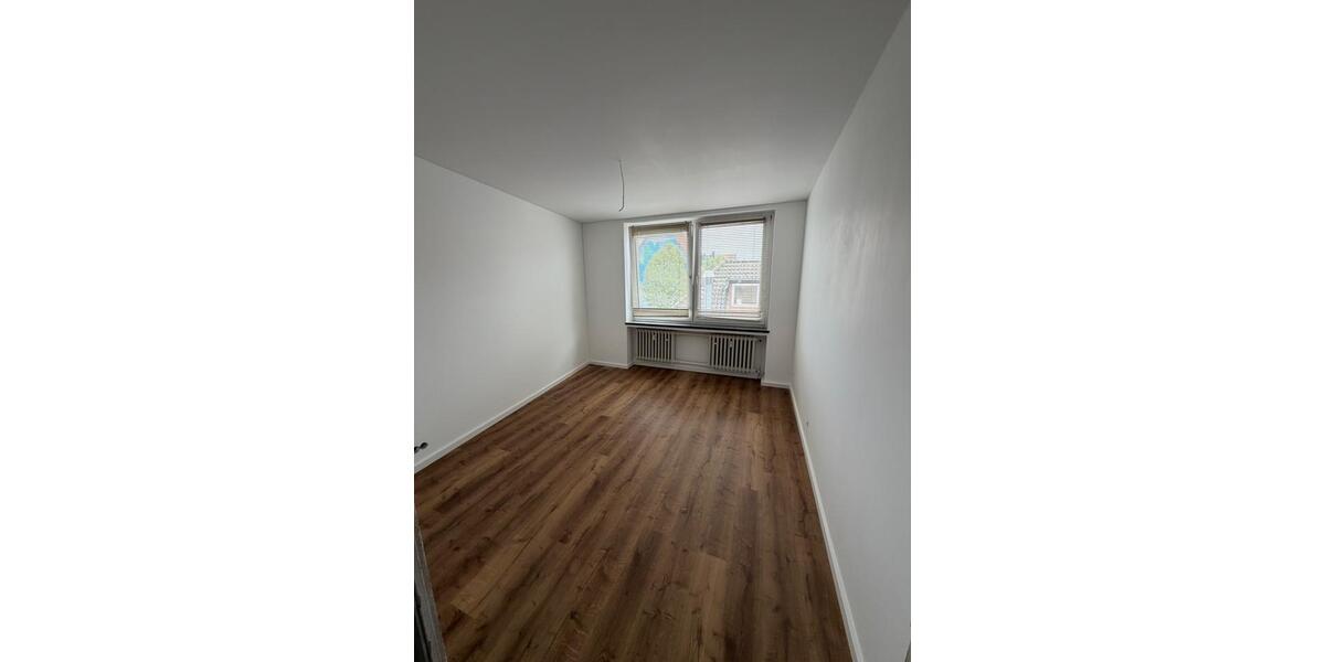 Etagenwohnung Hildesheim - 4 Zimmer, 135 m&sup2;, 1.150&euro; | Angebot:26085878