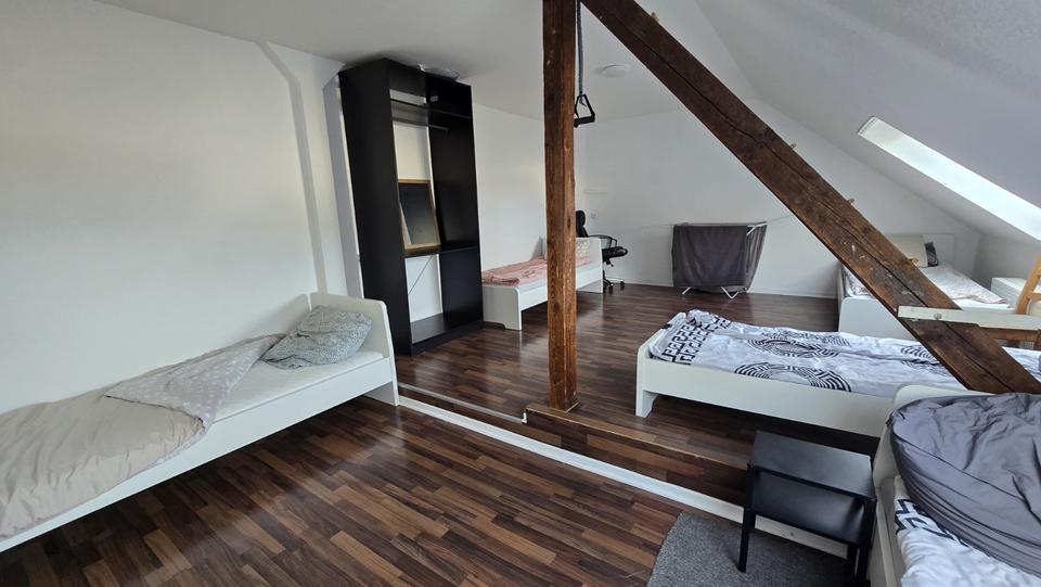 Wohnen auf Zeit Krefeld - 6 Zimmer, 150 m&sup2;, 600&euro; | Angebot:25550414