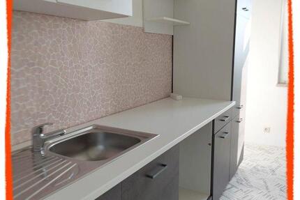 +++ Kleine gemütliche 2-Zi.-Wohnung mit Küchenmöbel in ländlicher Idylle und dennoch zentral +++ 2 zimmer