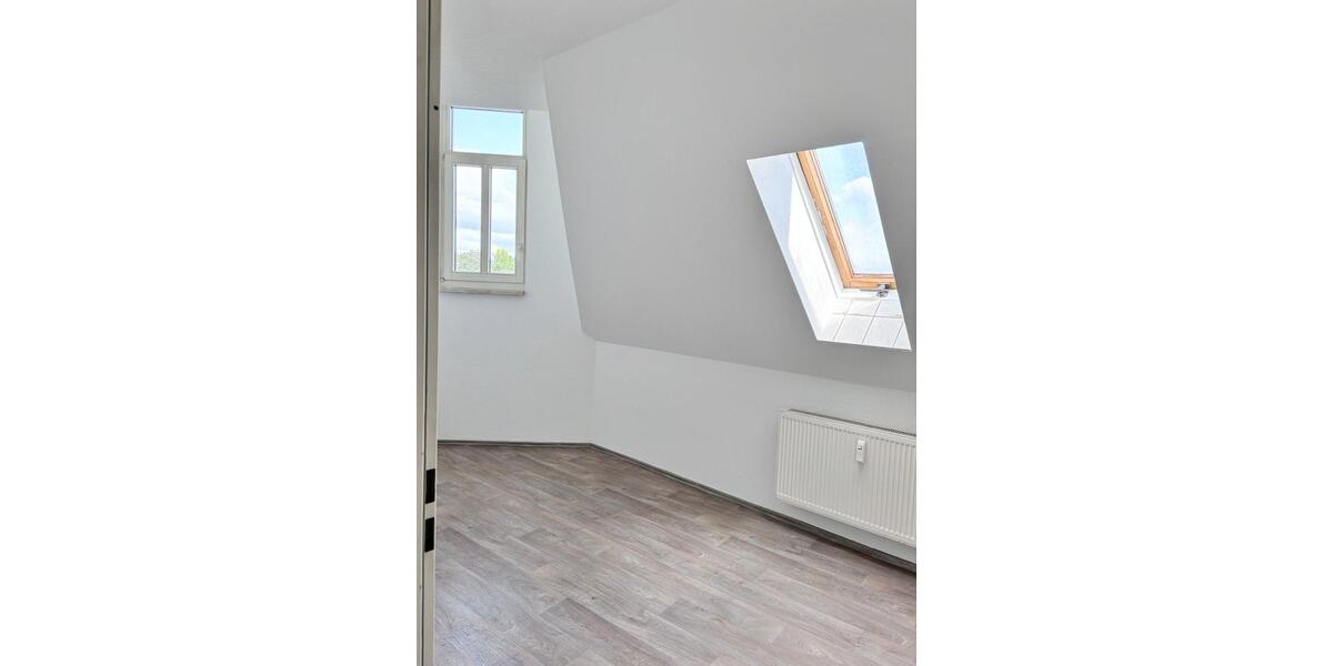 Dachgeschoßwohnung Meerane - 4 Zimmer, 127 m&sup2;, 730&euro; | Angebot:26293189
