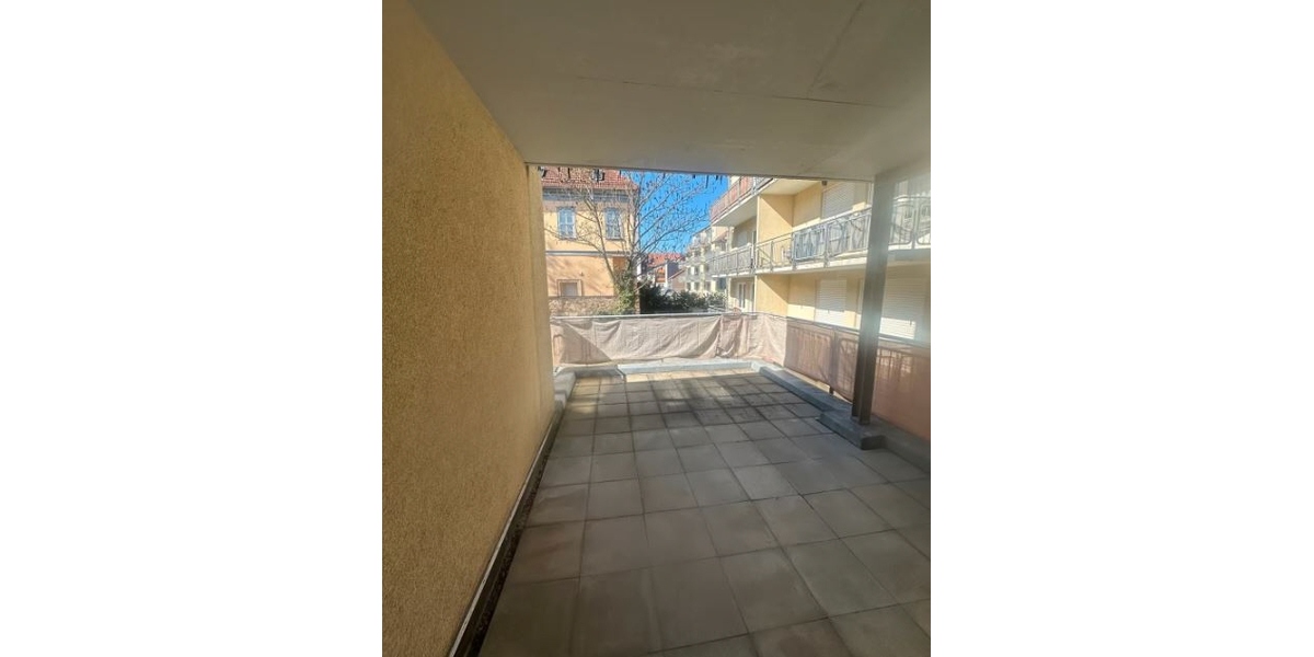 Geräumige 5-Zimmer-Wohnung mit Balkon - Etagenwohnung Gotha | Angebot:27400685