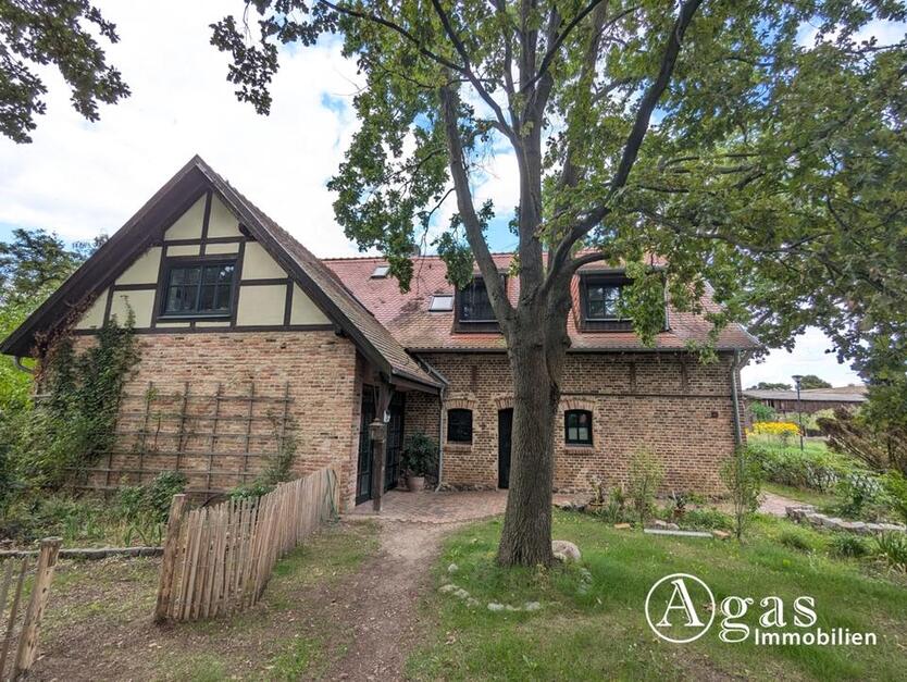 Helle AtelierWohnung mit Loft-Charme und Garten