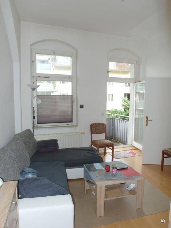 Ab Oktober 2025: Kleine SingleWohnung mit Balkon (Hofseite), Schlafecke, Laminatboden und Badewanne
