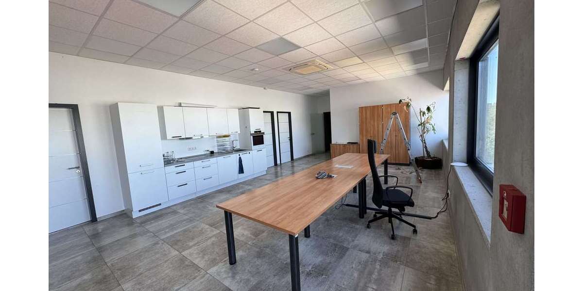 Etagenwohnung Backnang - 4 Zimmer, 140 m&sup2;, 1.080&euro; | Angebot:26180221