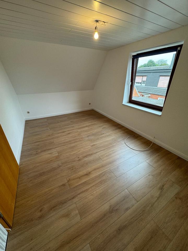 150qm 4 Zimmer Haus Schleswig 700qm Garten Garage zwei neue EBK