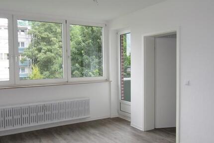 Renovierte 2-Zi.-Whg. mit Balkon in grüner Lage! zimmer