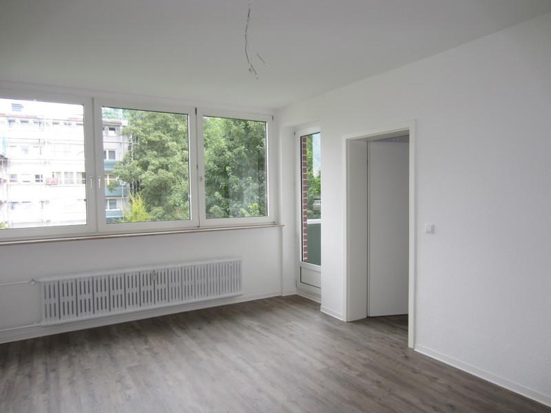 Renovierte 2-Zi.-Whg. mit Balkon in grüner Lage! zimmer