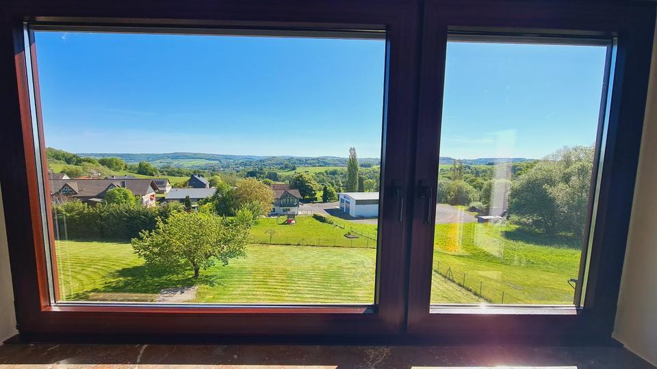 2,5 Zi-Wohnung, top Aussicht, KücheKaminofenBalkonGarage