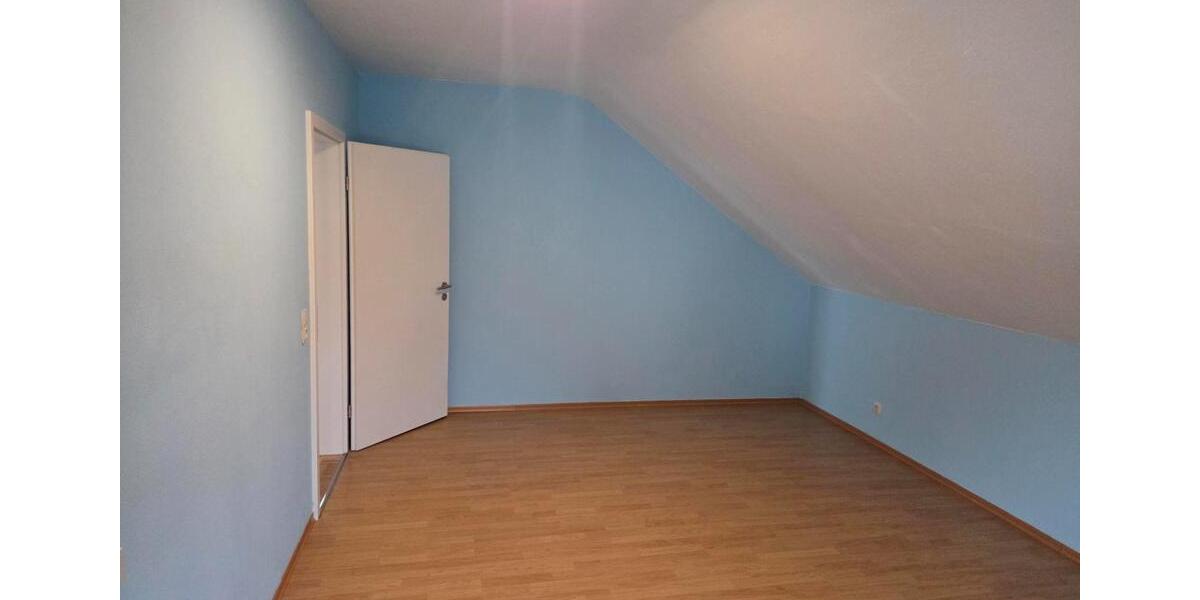 Dachgeschoßwohnung Mettlach - 3.5 Zimmer, 122 m&sup2;, 950&euro; | Angebot:24940943