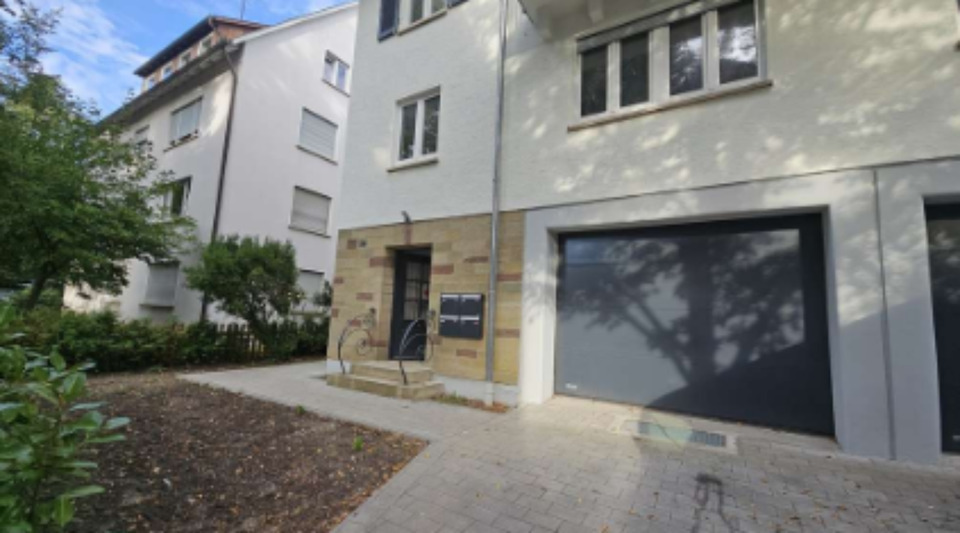 Kernsaniert: Geschmackvolle 3-Raum-Wohnung mit EBK und Balkon