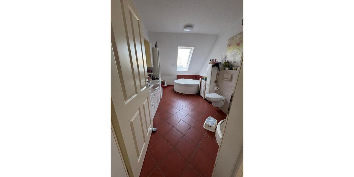 Dachgeschoßwohnung Weyhe - 4 Zimmer, 120 m&sup2;, 1.000&euro; | Angebot:26046991