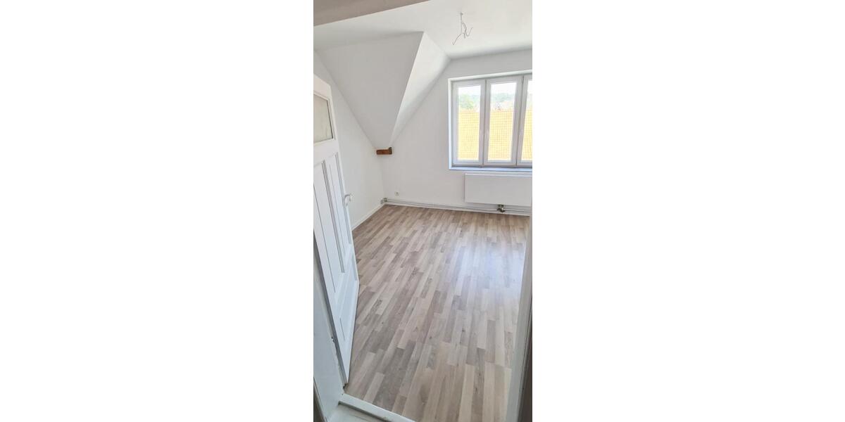 Dachgeschoßwohnung Einbeck - 4 Zimmer, 85 m&sup2;, 590&euro; | Angebot:25779790