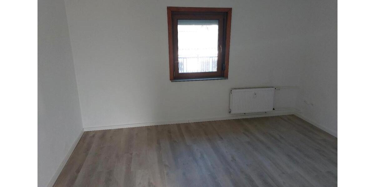 Etagenwohnung Angelburg - 4 Zimmer, 100 m&sup2;, 750&euro; | Angebot:26537434