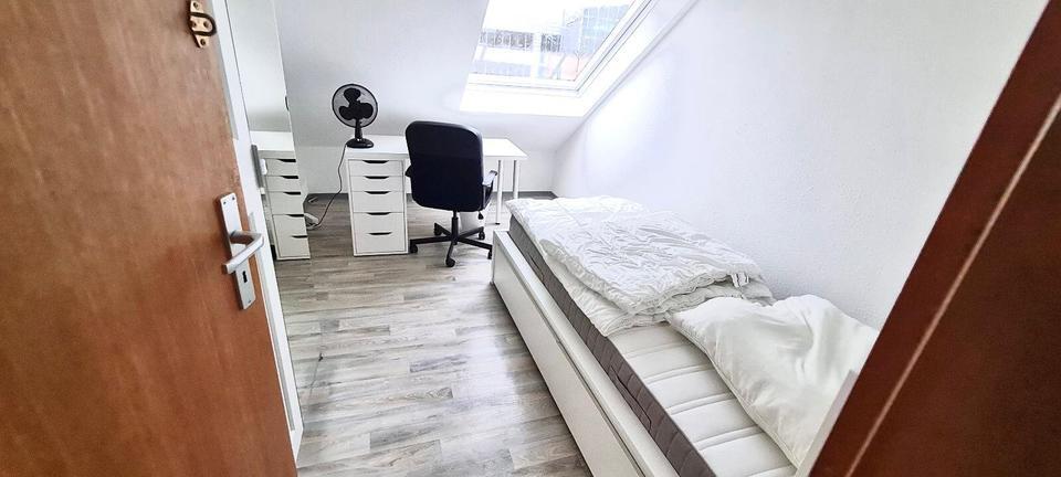 Schönes Zimmer in ObertürkheimStuttgart frei zimmer