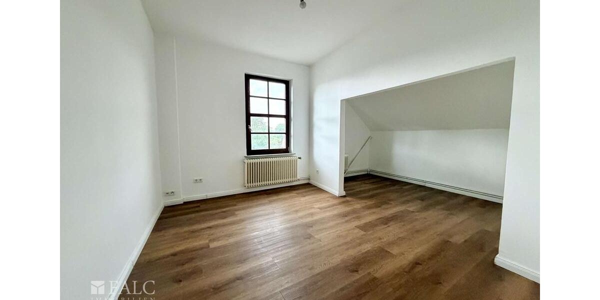 Dachgeschoßwohnung Varel - 3 Zimmer, 93 m&sup2;, 950&euro; | Angebot:26677632