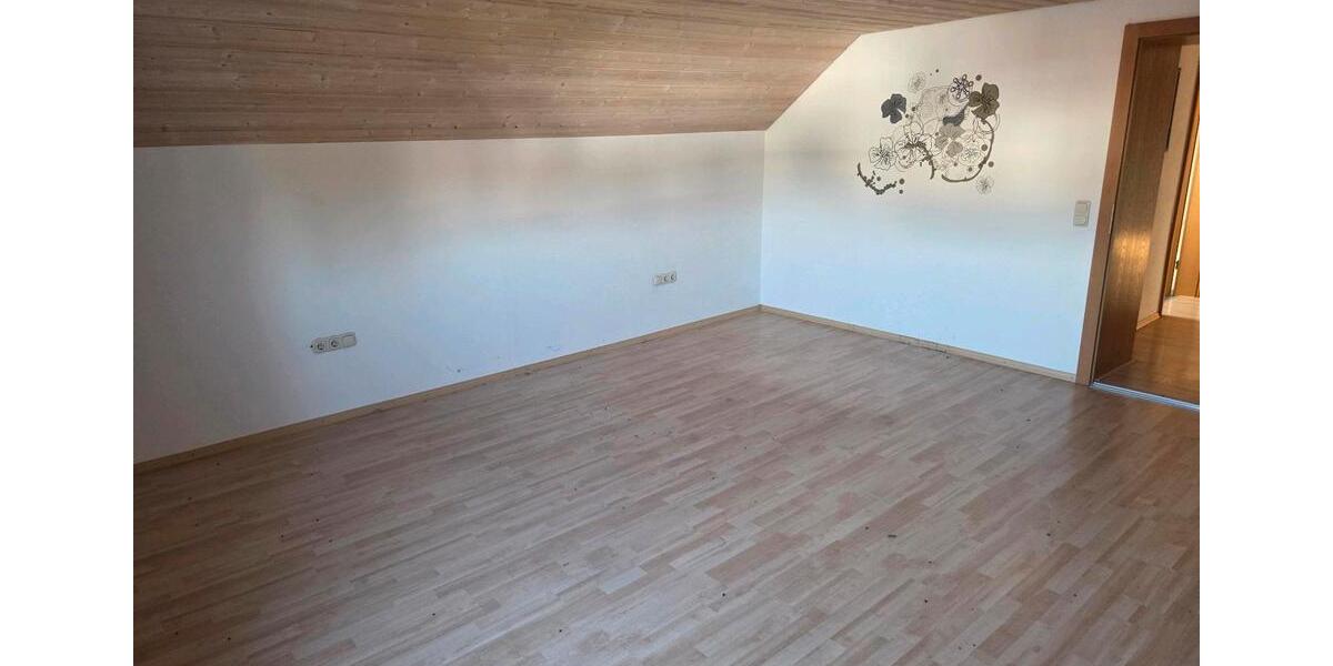 Maisonettenwohnung Neuburg an der Kammel - 3 Zimmer, 125 m&sup2;, 900&euro; | Angebot:25395618