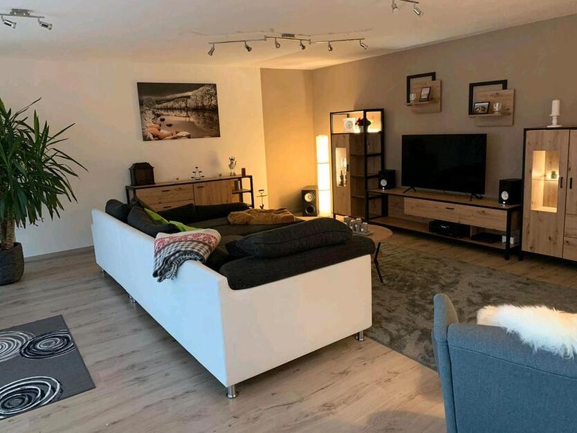 Großzügige 4-Zimmer-Wohnung in Bad Fredeburg mit Einbauküche zimmer