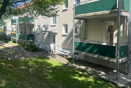 Wohnen in traumhaft ruhiger Lage! Top sanierte Wohnung mit großem Balkon!