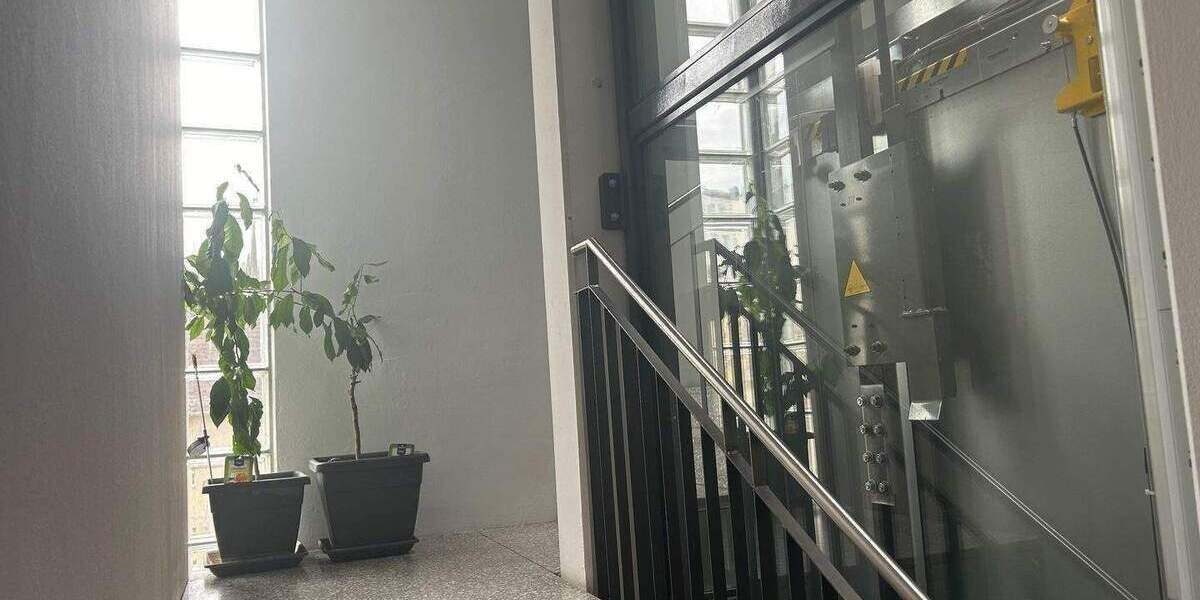 Etagenwohnung Weißenfels - 3 Zimmer, 109 m&sup2;, 800&euro; | Angebot:25770425