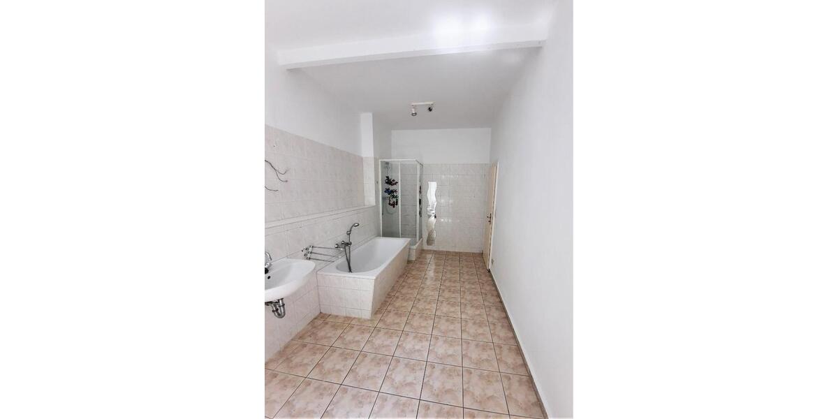 Etagenwohnung Reichenbach im Vogtland - 4 Zimmer, 84 m&sup2;, 300&euro; | Angebot:26566347