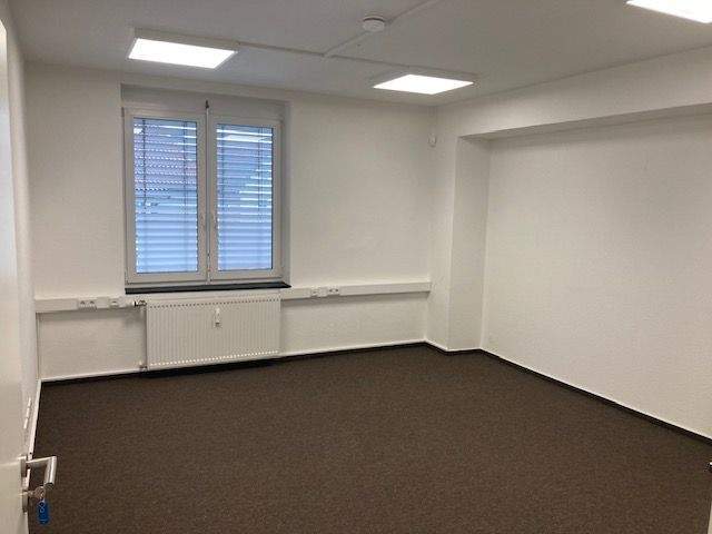 Gewerbeobjekt Erwitte - 6 Zimmer, 115 m&sup2;, 850&euro; | Angebot:25664648