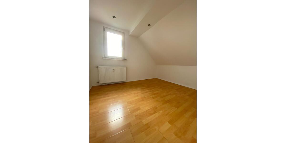 Dachgeschoßwohnung Solingen Mitte - 3 Zimmer, 40 m&sup2;, 470&euro; | Angebot:26539756