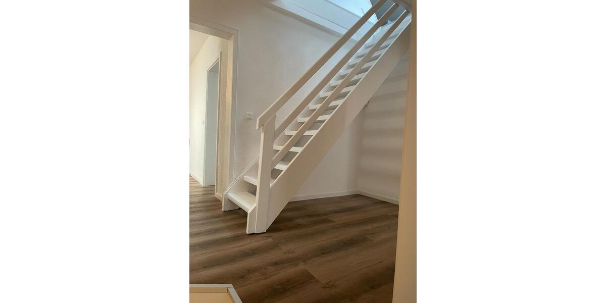 Dachgeschoßwohnung Plettenberg - 4 Zimmer, 150 m&sup2;, 1.250&euro; | Angebot:24363028