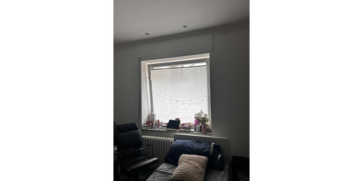 Wg Zimmer ab 01.01.2026 (nur Frauen WG zimmer ohne möbel) 22 zimmer