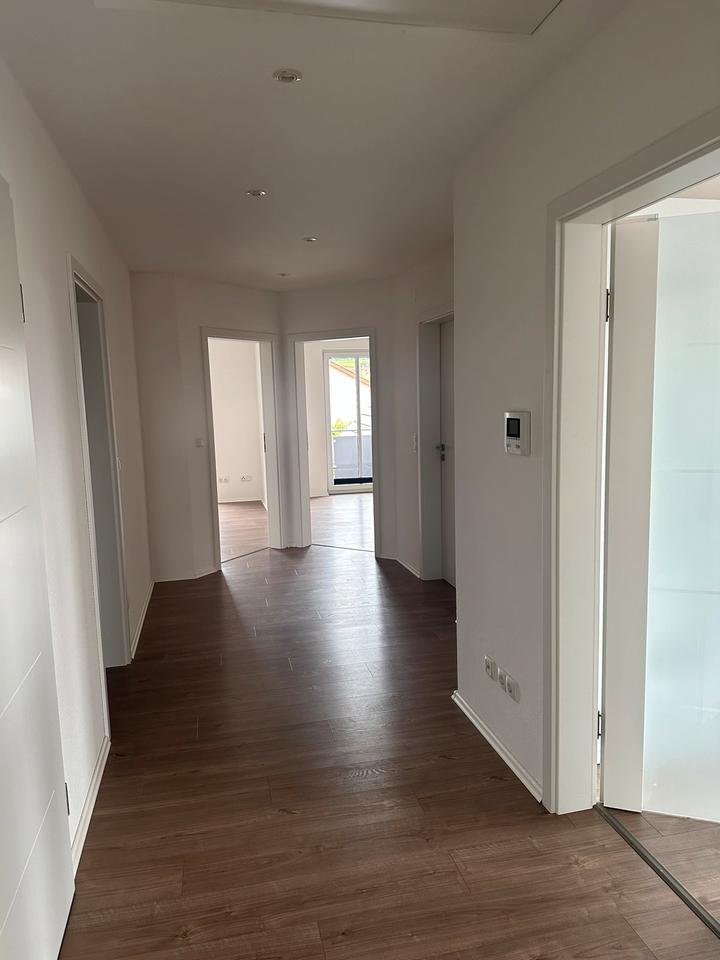3 1|2 Zimmer Wohnung + Balkon in Rödelsee 100qm