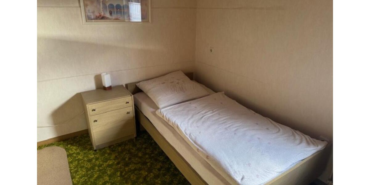 Etagenwohnung Bodenwerder - 1 Zimmer, 90 m&sup2;, 16&euro; | Angebot:20190672